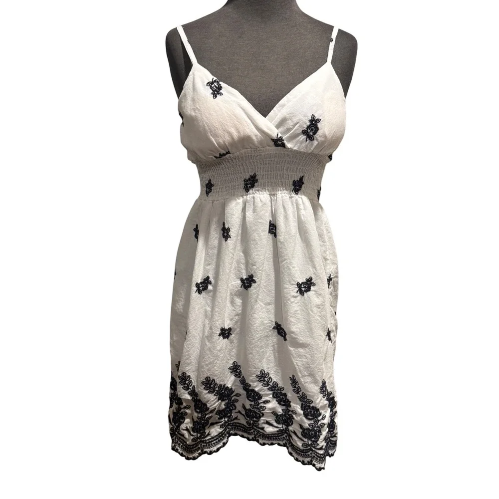 She's Cool White Navy Floral Embroidered Smocked Waist Sundress Small - Picture 1 of 4
